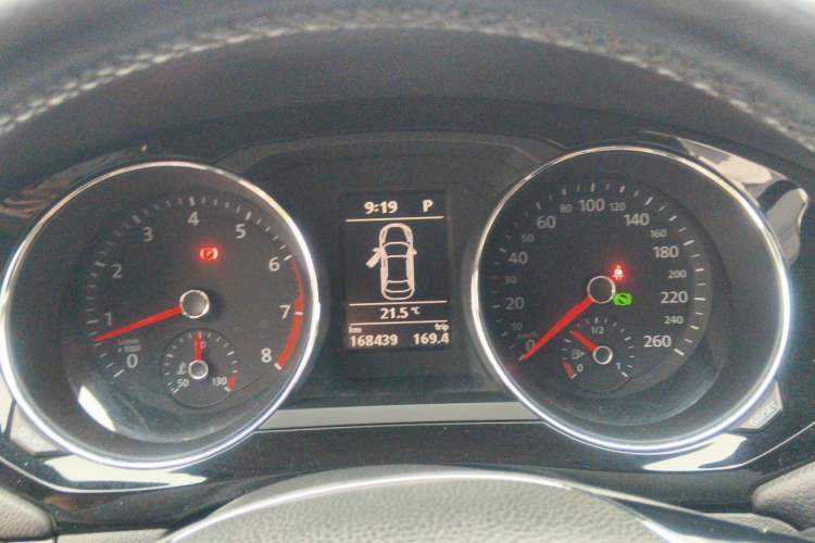 Used Volkswagen Sagitar 2018 280TSI DSG Comfort Model Instrument Cluster