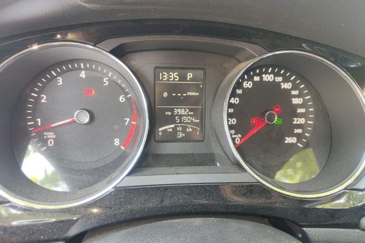 Used Volkswagen Sagitar 2018 1.6L Automatic Comfort Model Instrument Cluster