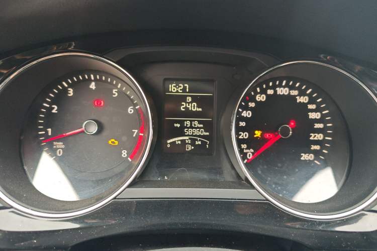 Used Volkswagen Sagitar 2018 1.6L Manual Comfort Model Instrument Cluster