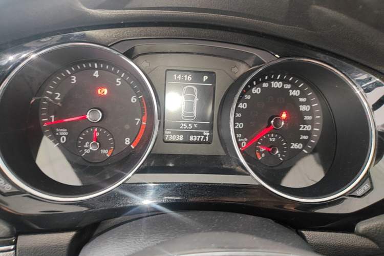 Used Volkswagen Sagitar 2018 280TSI DSG Comfort Model Instrument Cluster