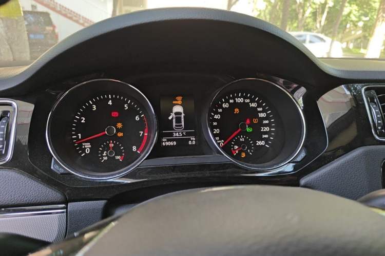 Used Volkswagen Sagitar 2018 180TSI DSG Prestige Edition Instrument Cluster
