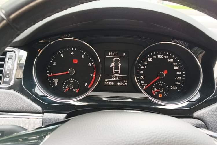 Used Volkswagen Sagitar 2018 280TSI DSG Comfort Model Instrument Cluster