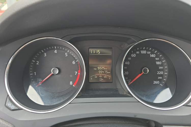 Used Volkswagen Sagitar 2018 1.6L Automatic Fashion Model Instrument Cluster