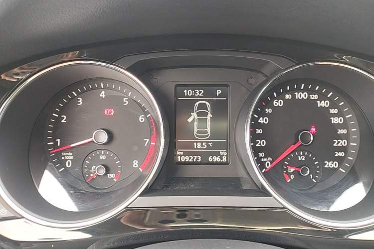 Used Volkswagen Sagitar 2018 280TSI DSG Comfort Model Instrument Cluster