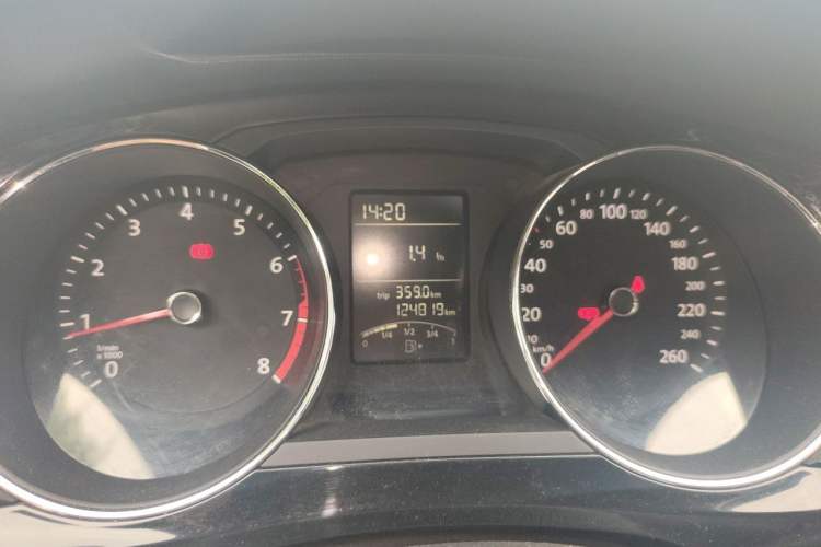 Used Volkswagen Sagitar 2018 1.6L Manual Comfort Model Instrument Cluster