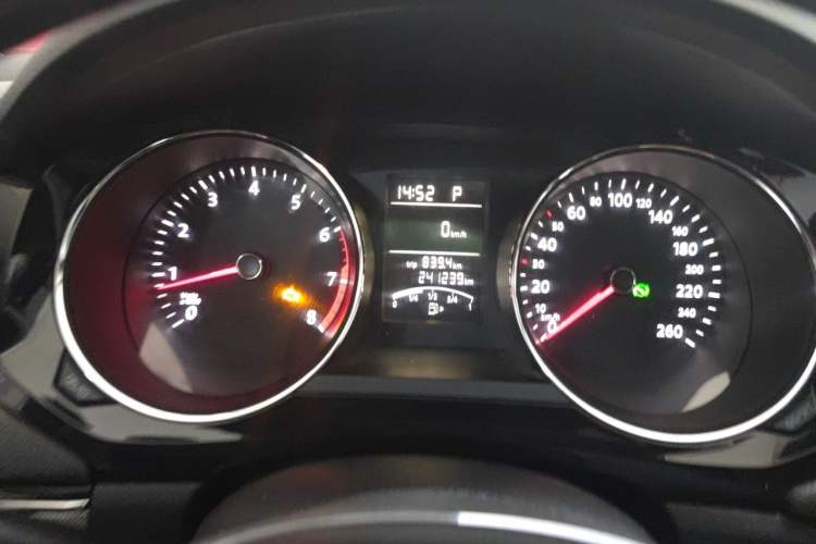 Used Volkswagen Sagitar 2018 1.6L Automatic Fashion Model Instrument Cluster