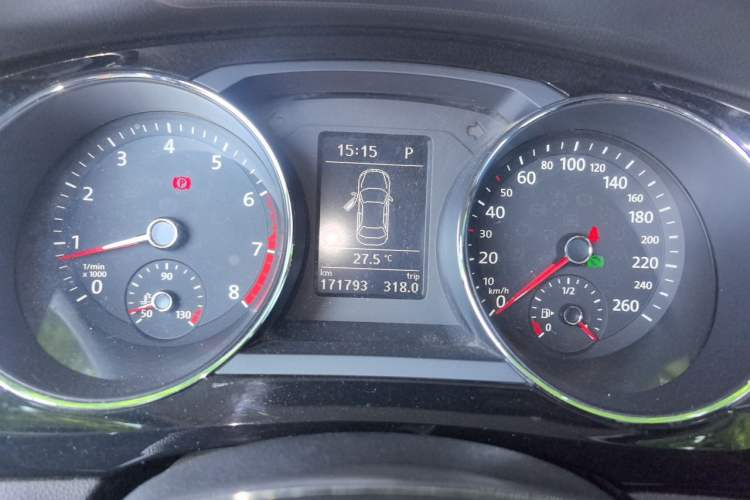 Used Volkswagen Sagitar 2018 280TSI DSG Comfort Model Instrument Cluster