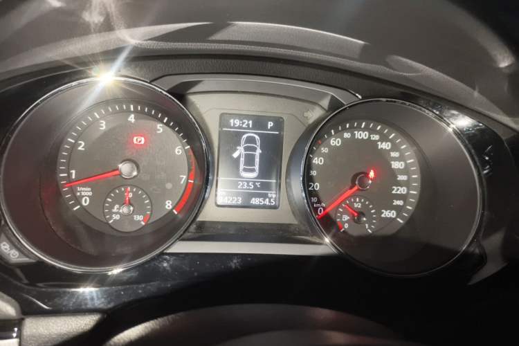 Used Volkswagen Sagitar 2018 280TSI DSG Comfort Model Instrument Cluster