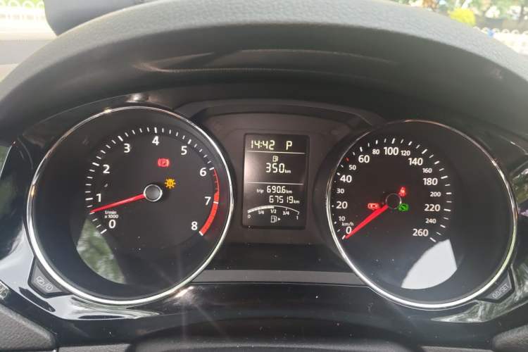 Used Volkswagen Sagitar 2018 1.6L Automatic Comfort Model Instrument Cluster