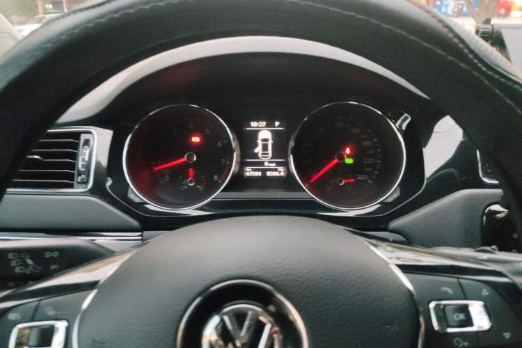 Used Volkswagen Sagitar 2018 280TSI DSG Ignite Edition Instrument Cluster