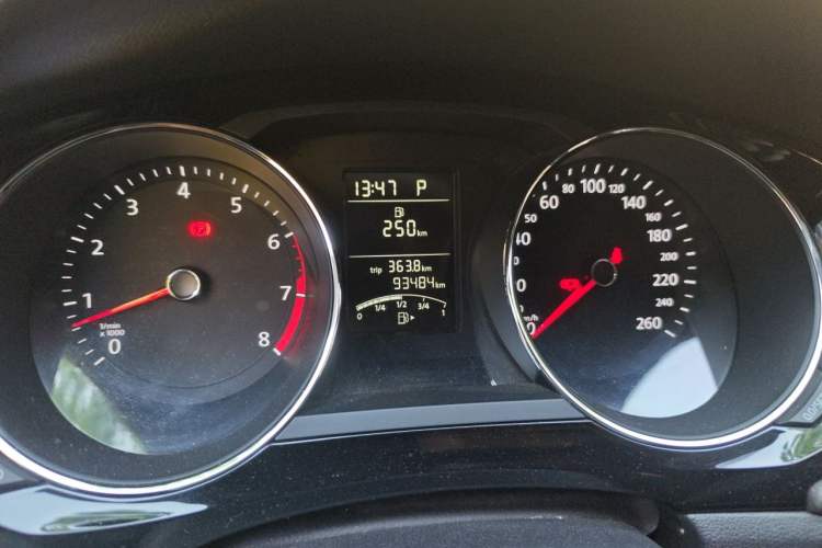 Used Volkswagen Sagitar 2018 1.6L Automatic Comfort Model Instrument Cluster