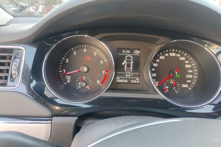 Used Volkswagen Sagitar 2018 180TSI DSG Prestige Edition Instrument Cluster