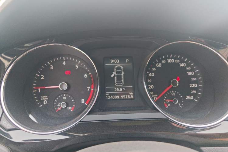 Used Volkswagen Sagitar 2018 280TSI DSG Comfort Model Instrument Cluster