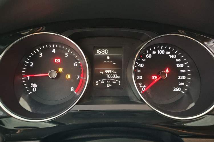 Used Volkswagen Sagitar 2018 1.6L Manual Comfort Model Instrument Cluster