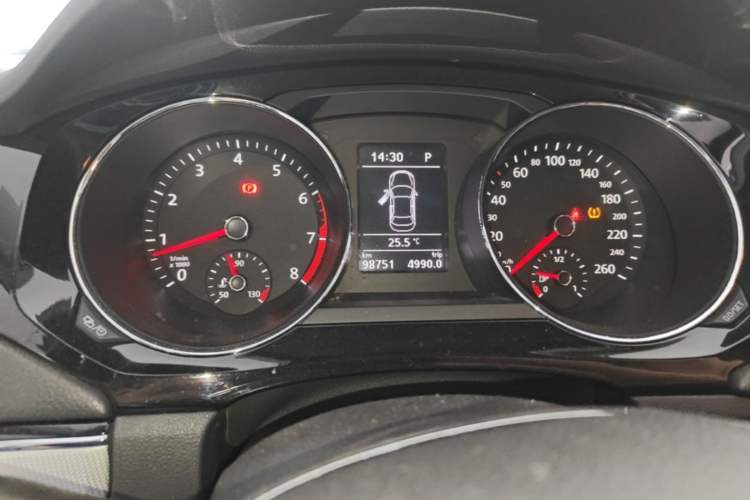 Used Volkswagen Sagitar 2018 280TSI DSG Ignite Edition Instrument Cluster