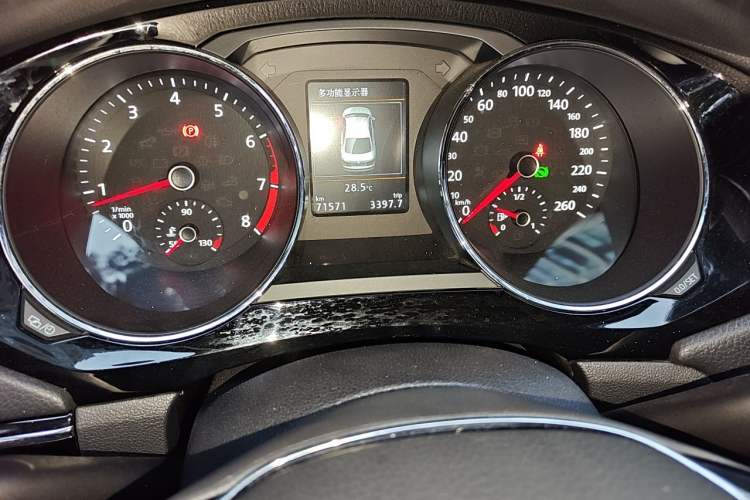 Used Volkswagen Sagitar 2018 280TSI DSG Luxury Model Instrument Cluster