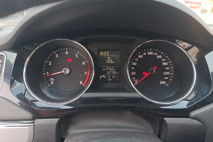 Used Volkswagen Sagitar 2018 1.6L Manual Comfort Model Instrument Cluster