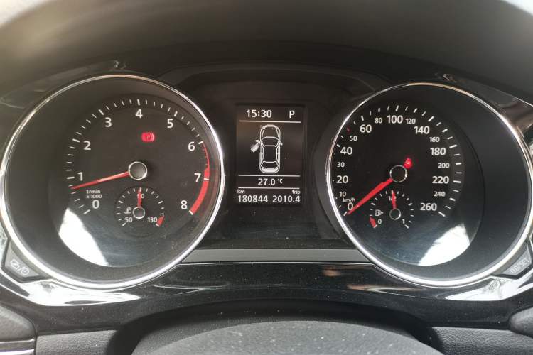 Used Volkswagen Sagitar 2018 280TSI DSG Comfort Model Instrument Cluster