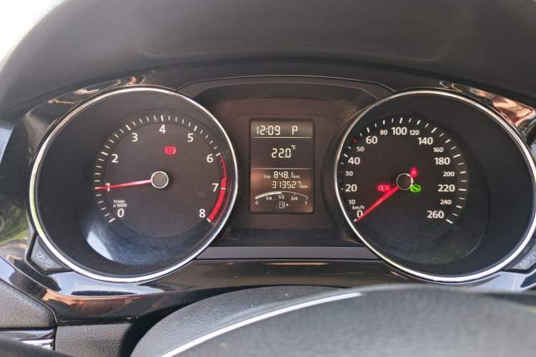 Used Volkswagen Sagitar 2018 1.6L Automatic Comfort Model Instrument Cluster