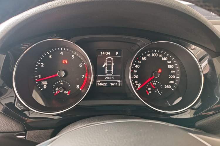 Used Volkswagen Sagitar 2018 280TSI DSG Comfort Model Instrument Cluster