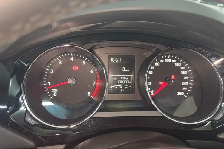 Used Volkswagen Sagitar 2018 1.6L Manual Comfort Model Instrument Cluster