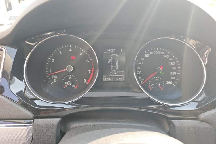 Used Volkswagen Sagitar 2018 180TSI DSG Prestige Edition Instrument Cluster