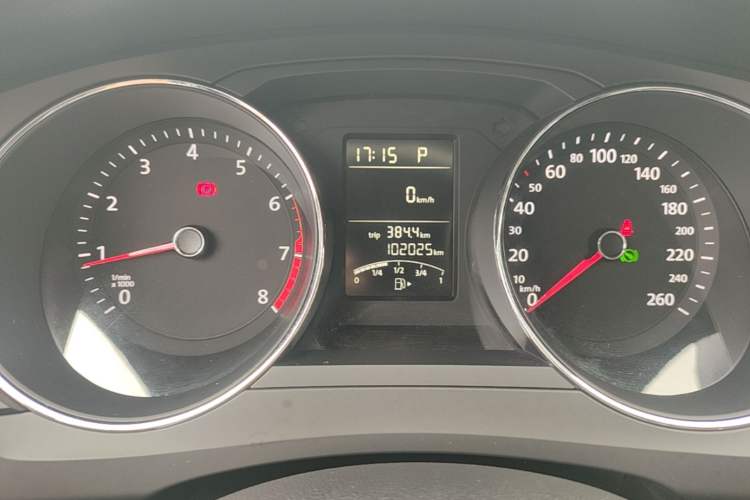 Used Volkswagen Sagitar 2018 1.6L Automatic Fashion Model Instrument Cluster