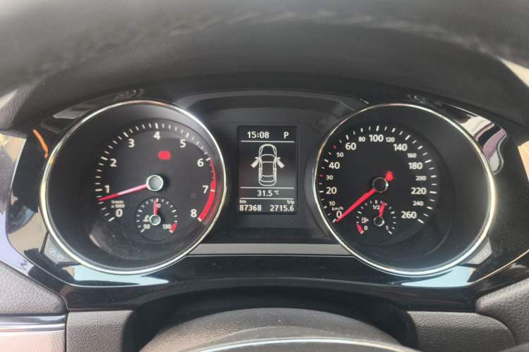 Used Volkswagen Sagitar 2018 180TSI DSG Prestige Edition Instrument Cluster