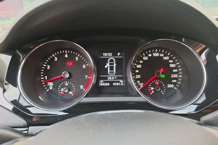 Used Volkswagen Sagitar 2018 280TSI DSG Comfort Model Instrument Cluster