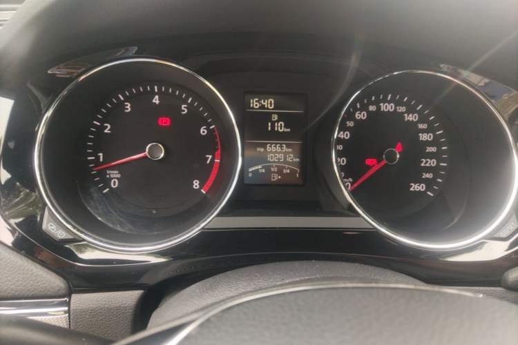 Used Volkswagen Sagitar 2018 1.6L Manual Comfort Model Instrument Cluster