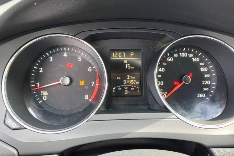 Used Volkswagen Sagitar 2018 1.6L Automatic Fashion Model Instrument Cluster
