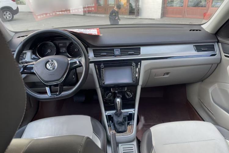 Used Volkswagen Sagitar 2018 1.6L Automatic Comfort Model Interior 1