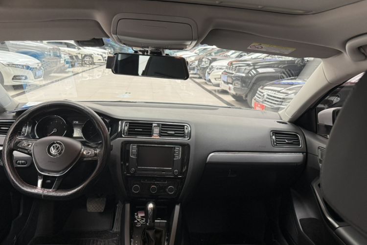 Used Volkswagen Sagitar 2018 1.6L Automatic Comfort Model Interior 1
