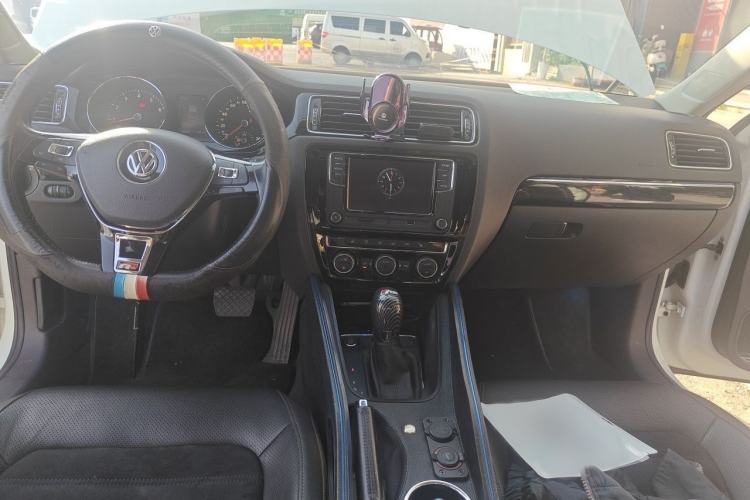 Used Volkswagen Sagitar 2018 280TSI DSG Luxury Model Interior 2