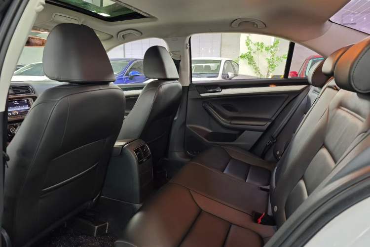 Used Volkswagen Sagitar 2018 180TSI DSG Prestige Edition Interior 2