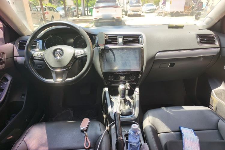 Used Volkswagen Sagitar 2018 1.6L Automatic Comfort Model Interior 2