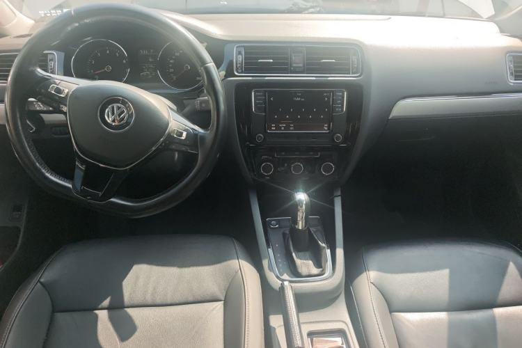Used Volkswagen Sagitar 2018 1.6L Automatic Comfort Model Interior 2