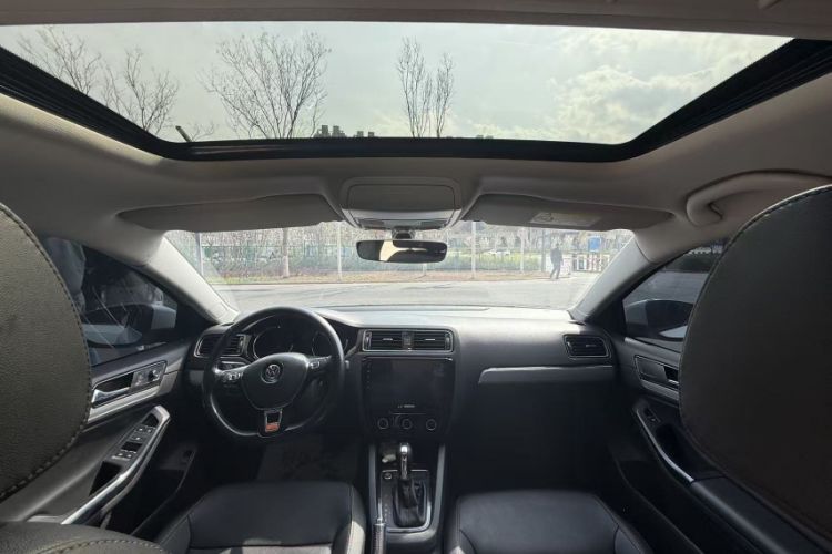 Used Volkswagen Sagitar 2018 1.6L Automatic Comfort Model Interior 2