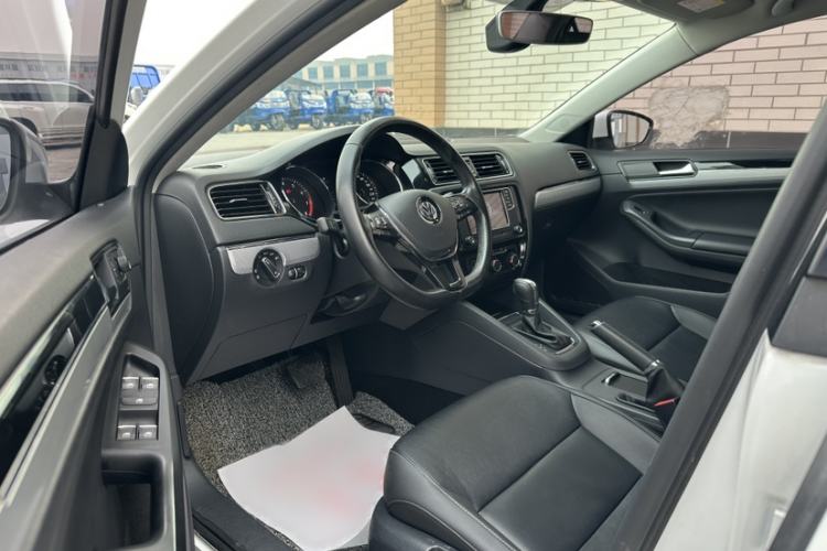 Used Volkswagen Sagitar 2018 1.6L Automatic Comfort Model Interior 2