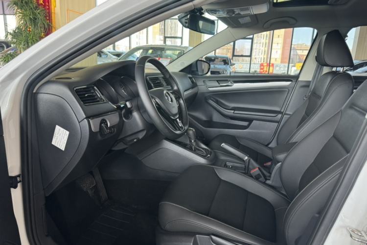 Used Volkswagen Sagitar 2018 1.6L Automatic Comfort Model Interior 2