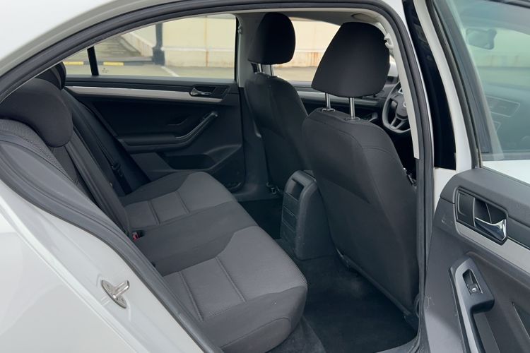 Used Volkswagen Sagitar 2018 1.6L Automatic Fashion Model Interior 2