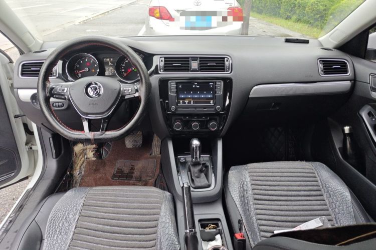 Used Volkswagen Sagitar 2018 1.6L Automatic Comfort Model Interior 2