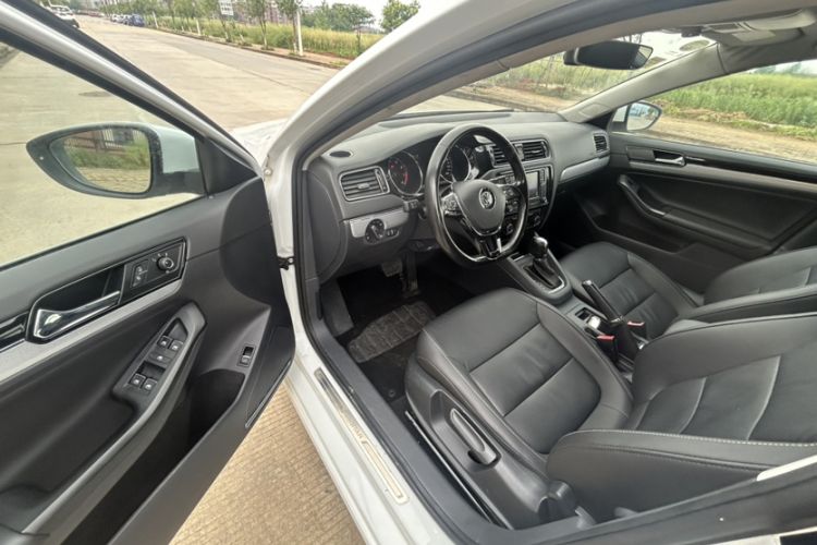 Used Volkswagen Sagitar 2018 1.6L Automatic Comfort Model Interior 2