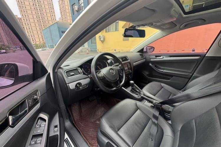 Used Volkswagen Sagitar 2018 1.6L Automatic Comfort Model Interior 2