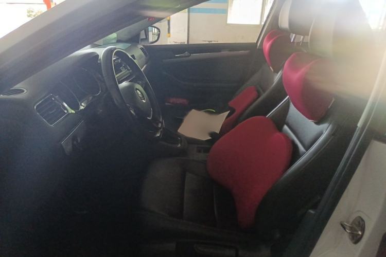 Used Volkswagen Sagitar 2018 1.6L Automatic Comfort Model Interior 3