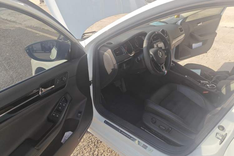 Used Volkswagen Sagitar 2018 280TSI DSG Luxury Model Interior 3