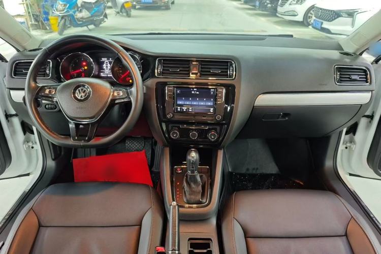 Used Volkswagen Sagitar 2018 180TSI DSG Prestige Edition Interior 3
