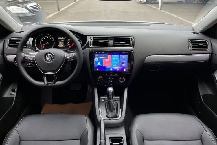 Used Volkswagen Sagitar 2018 1.6L Automatic Comfort Model Interior 3