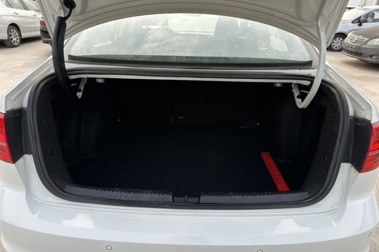 Used Volkswagen Sagitar 2018 1.6L Automatic Comfort Model Interior 3