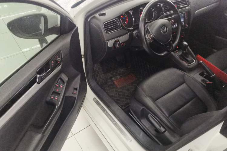 Used Volkswagen Sagitar 2018 280TSI DSG Ignite Edition Interior 3
